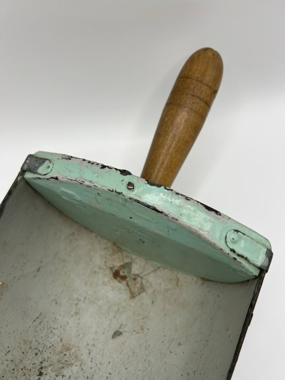 Primitive Galvanized Metal Coal Ash Feed Grain Scoop Wood Handle Vintage - Picture 10 of 16